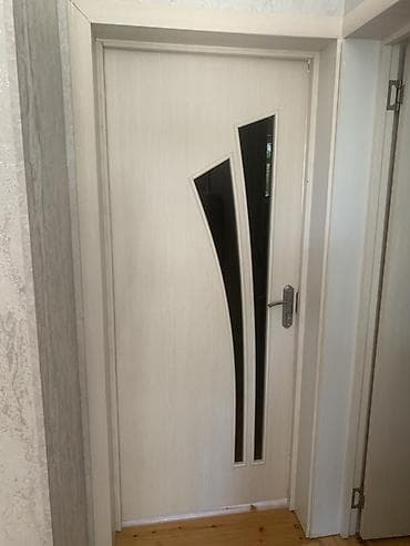 seyif qapi: Ağ rəngli interyer qapıları (bir neçə ədəd). - Üslub: müasir dizayn — 6