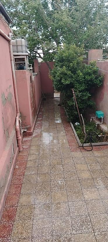 Satılır: həyət evi. Qaradag rayonu Lokbatan massiv 1. Otaq sayi 2 — 5