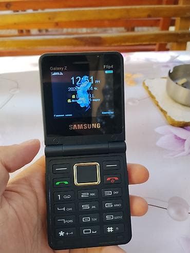 Samsung Galaxy Z Flip 4, 4 ГБ, цвет - Серебристый, Кнопочный at lalafo.az Samsung Galaxy Z Flip 4, 4 ГБ, цвет - Серебристый, Кнопочный
