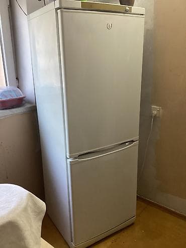 2 qapılı Indesit Soyuducu Satılır, rəng - Ağ