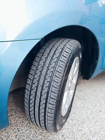 uaz satisi: Toyota Prius (2-ci nəsil) – hibrid liftbek Xüsusiyyətlər: - Rəng — 2