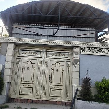 ramanı: Satılır – həyət evi - Hündür hasarlı və dekorativ elementlərlə — 1