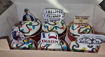 dekor toy ucun: Məhsul: Stranger Things temalı kapkeyklər Biri 2,50 manata vanili — 3