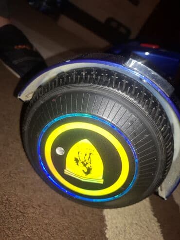 Self-balancing skuter (hoverboard), mavi rəng. Xüsusiyyətlər: - İki