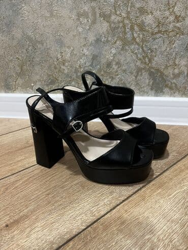 kabloklu traktor altlıqlı bosonojkalar: Ölçü: 36.5, rəng - Qara, İşlənmiş — 2