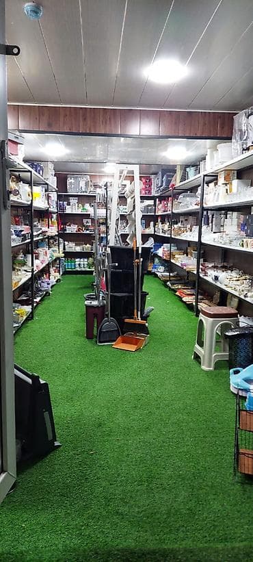 Digər biznes avadanlığı: Maqaza vitrini satilir 20 lik profilnen islenib. 15m 30 sm polkalar — 1