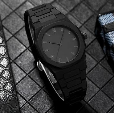 Minimalist dizayna malik qara rəngli qol saatı - Tam qara “stealth”