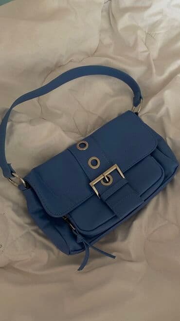 Çiyin çantası, Pull & Bear