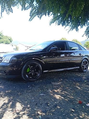 volkswagen passat 1: Opel Vectra sedan – qara rəng, şəhər və tras üçün komfortlu və geniş — 1