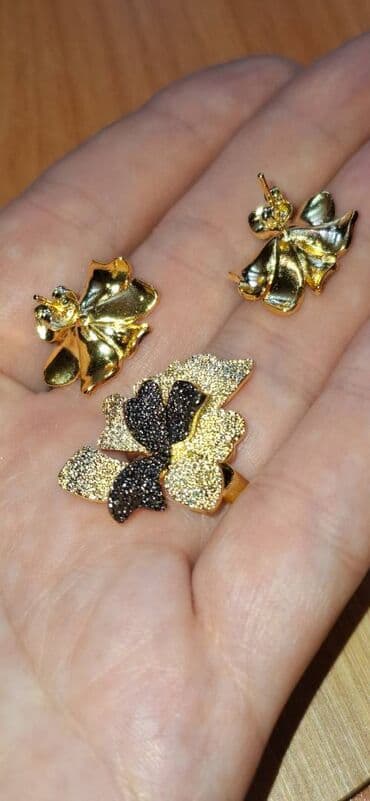 tek qas qizil sirqalar: Комплекты. Новые — 6