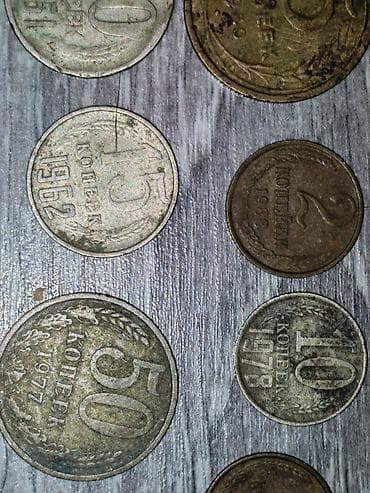 samovar 1870: Sovet dövrünə aid xırda metal pullar toplusu Tərkib: - 2 ədəd iri — 5