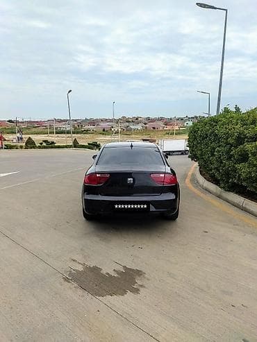 lenzo disk: Seat : 2 l | 2011 il 225000 km Sedan — 4