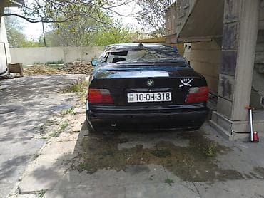 bmw satıram: BMW 3 Seriya (E36) sedan, qara rəng. - Kuzov: 4 qapılı sedan, qara — 4