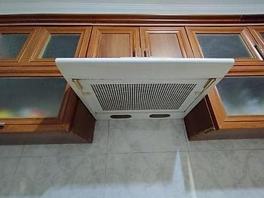 2 ci el kuxna mebeli: Mətbəx mebel dəsti – yenisini yığılır deyə satılır. 4 metr uzunluğunda — 4