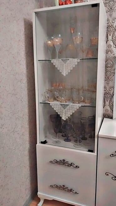 Kassa avadanlığı: Şüşəli dolab vitrini — 1