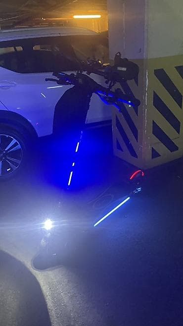 Elektrik nəqliyyatı: Şəhər üçün güclü elektrik skuteri - Rəng: qara, zərif dizayn - Geniş — 4