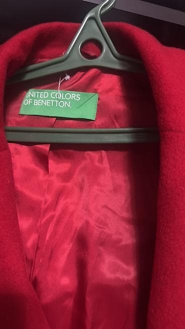 Cinslər: United Colors of Benetton qadın palto - Rəng: parlaq qırmızı - Kəsim — 1