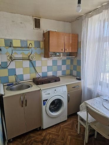 Mətbəx mebeli yaxşı vəziyyətdə cəmi 50 manat. Üstündə moyka verilir — 1