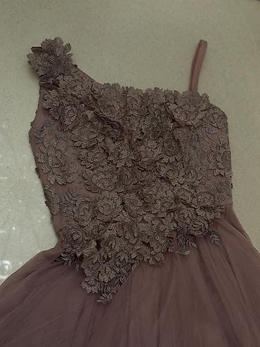 Zərif gecə/libas – pudra/çəhrayı tonlarda - Üst hissə: qabarıq 3D — 2