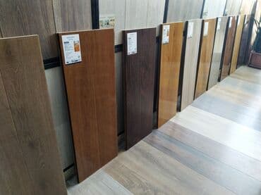 Laminat: Müxtəlif rəng və naxışlarda təqdim olunan laminat döşəmə panelləri