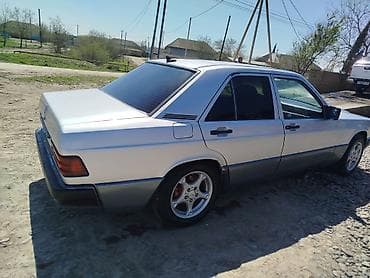 hyundai accent 2008: Mercedes-Benz 190 (W201) sedan - Korpus: 4 qapılı sedan, gümüşü rəng — 4