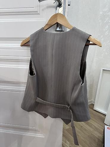 oryental geyimi: Toli Woman qadın klassik jilet - Rəng: boz, incə şaquli zolaqlı — 2