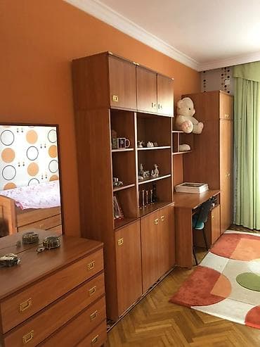 taxta komod: Uşaq/yeniyetmə otağı üçün tam mebel dəsti Tərkibi: - Kitab rəfli şkaf — 2