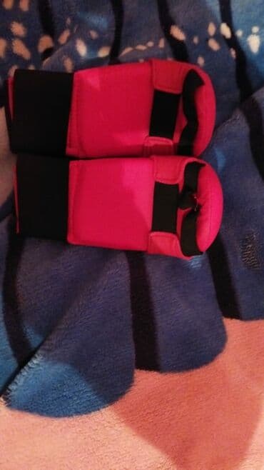 Karate əlcəyi 3defe taxilib.Tep tezedi.17 -18yaş üçün.Ünvan sabunçu