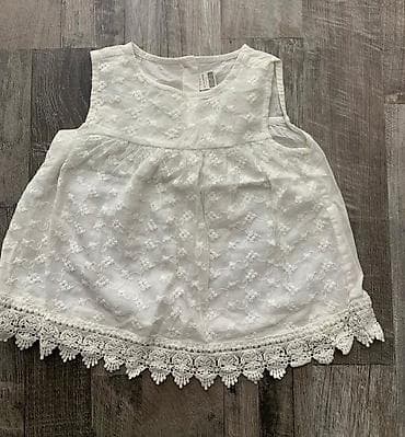 Ağ rəngli qız uşaq koftası/bluz. - Qolsuz, dairəvi yaxalı - Üst