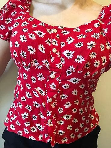 Zərif çox sərin materialda olan yay koftası. Türkiyədən alınıb 1 dəfə lalafo.az -da Zərif çox sərin materialda olan yay koftası. Türkiyədən alınıb 1 dəfə