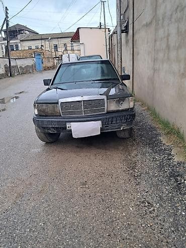 Avtomobil satışı: Mercedes-Benz sedan (W201 190 seriyası) salam masinin matoru ve — 1