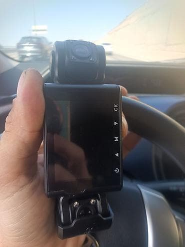 Avtomobil üçün ikitərəfli videoregistrator - Ön və arxa tərəfə baxan