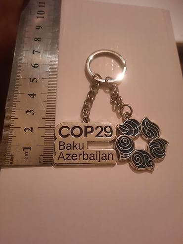 opel salon: COP29 brelok — 2