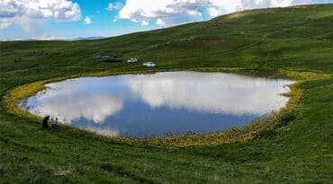 земельные участки коммерческого назначения: Parnik yeri.Şamaxı rayonu Xilmilli kəndində yerləşir. 6 hektar yerdi — 5
