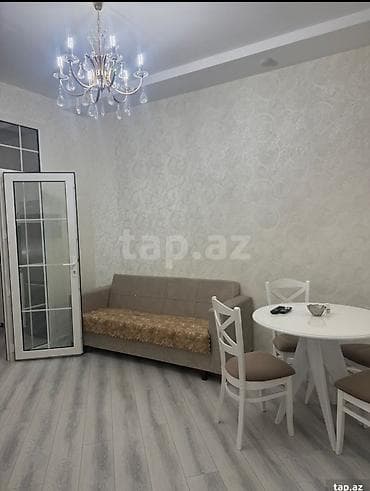 Həzi Aslanov metrosunun çıxışında, AccessBank binasında, KFC-nin — 5