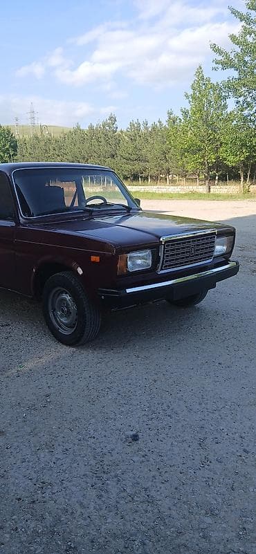 masın 07: VAZ 2107 sedan – tünd bordo rəngli klassik model. - Kuzov: 4 qapılı — 3
