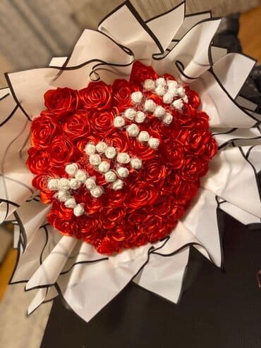 gul salonu: El ishi, lentden gül buketi 50 eded, yenidir, uzerinde mama yazilib… — 1