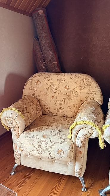 divan kohnə: Klassik üslubda yumşaq mebel dəsti - Tərkib: 1 yerlik divan, 1 yerlik — 3