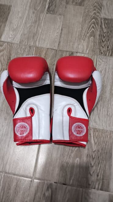 qapici elcekleri: Boks əlcəkləri – qırmızı/ağ rəng kombinasiya, qara mesh hissə ilə. - — 1