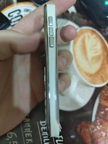 nokia e63: Nokia E72, < 2 GB Memory Capacity, rəng - Ağ, Düyməli — 4