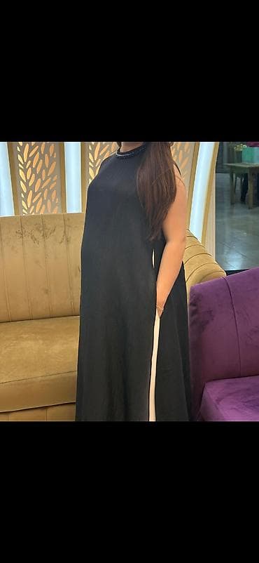 kofta modelleri: Qara rəngli, rahat kəsimli şifon maxi paltar. - Model: qolsuz — 5