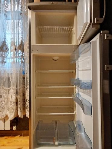 qara soyuducu: İki qapılı soyuducu (üstdə dondurucu) Materiali titandirçürümür - — 2