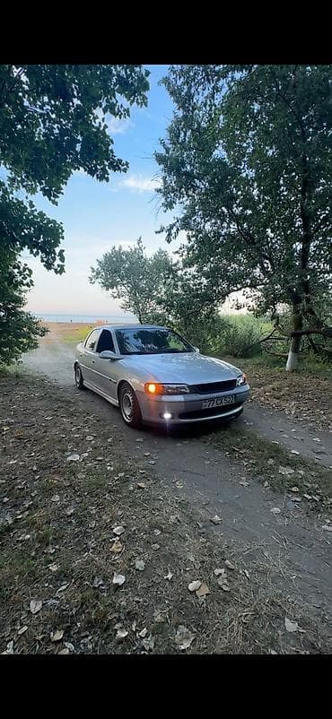 diffuser satisi: Opel Vectra: 1.8 l | 1999 il 320000 km Sedan — 6