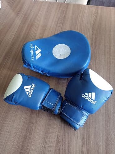 детские вратарские перчатки: Adidas boks əlcəkləri və MK Sports zərbə yastığı dəsti. Əlcəklər mavi — 1