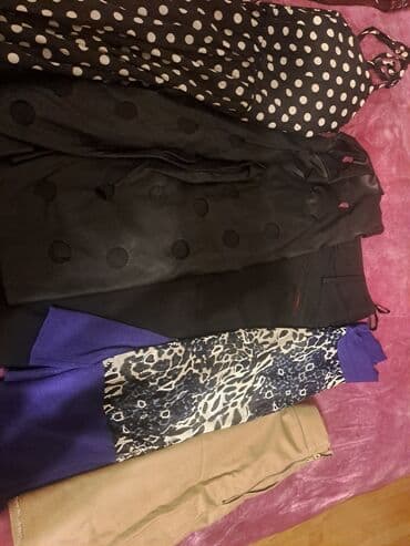 Qadın geyimləri dəsti - Müxtəlif üslublu bir neçə ədəd paltar ikinci