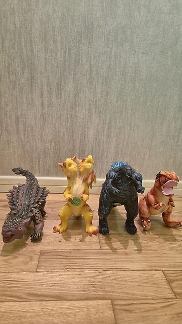 CD, DVD диски и кассеты: Статуэтка, 2025 год, Италия, Бесплатная доставка — 2