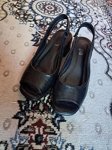 sandalet: Qadın üçün qara rəngli açıq burunlu sandal ayaqqabı - Ölçü işarələri — 1