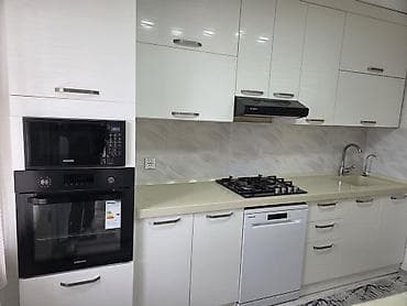 real qiz sekilleri: Ağ rəngli müasir mətbəx dəsti - Üst və alt dolablar: Parlaq ağ — 9