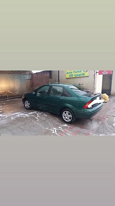 Ford Focus: 2 л | 2000 г. Седан
