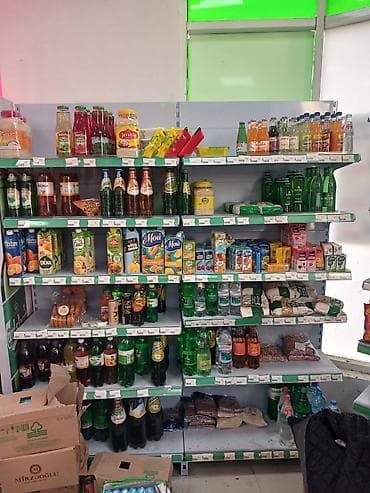 market arabalari: Mini-market rəfləri və assortimenti Məhsullar: - İçkilər: qazlı və — 4